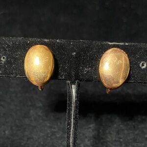 Vintage Gold Oval clip on Earrings